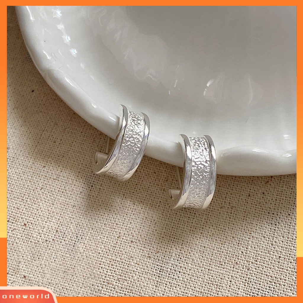 [OWR] 1pasang Anting Pejantan Geometris Berbentuk Busur Tekstur Permukaan Temperamen Tahan Luntur Dekorasi Hypoallergenic Berbentuk C Tindik Wanita Anting-Anting Perhiasan Aksesori