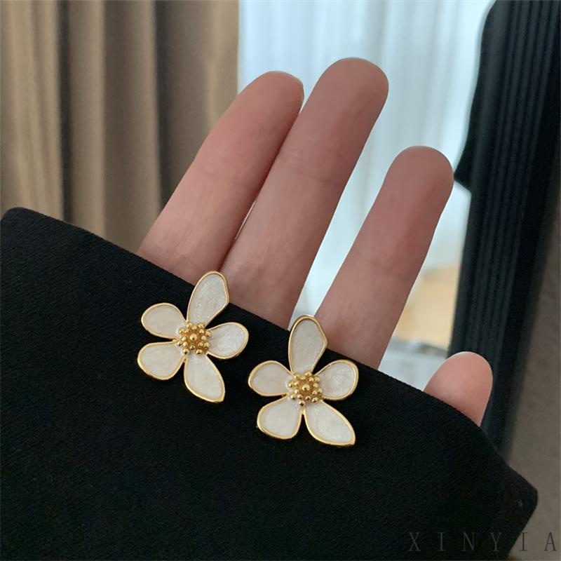 【Bayar di tempat】Anting Bunga Camelia Wanita Serbaguna Kecil Segar Rasa Canggih Anting Fashion Sederhana