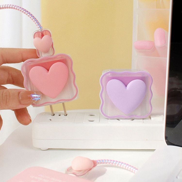 Sweet Love Heart Charger Set Pelindung Kompatibel Untuk iPhone 18W/20W Tepi Bergelombang Lembut TPU Charger Lengan Warna Laser Pelindung Kabel Ungu Pink Hitam Aksesoris Telepon Wanita