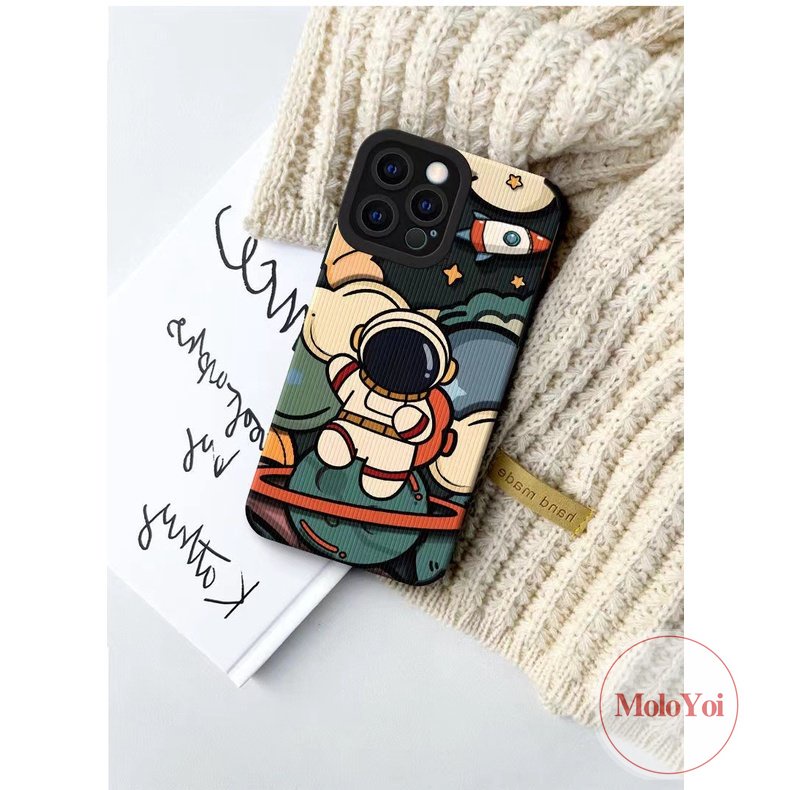 IPHONE Stiker Tekstur Kulit Lembut Shockproof Case Kompatibel Untuk Iphone11 14 13 12 Pro MAX 7Plus XR X XS MAX 8plus7 8 Plus Merek Trendi Kartun Lucu NASA Space Astronot Cover