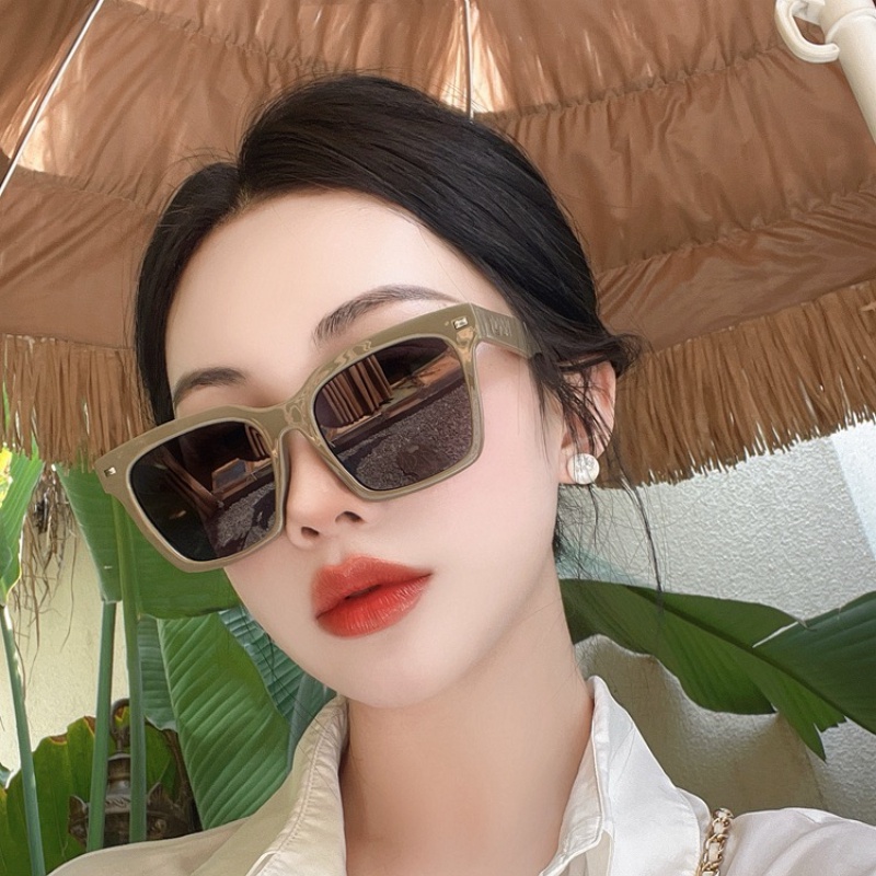 (YUZHU) Korea Fashion Colorful Square UV Protection Sunglasses Unisex Kacamata Hitam Serbaguna