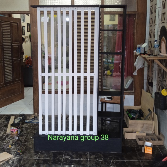 RAK PARTISI PENYEKAT RUANGAN RUMAH DEKORASI BAHAN KAYU TERMURAH