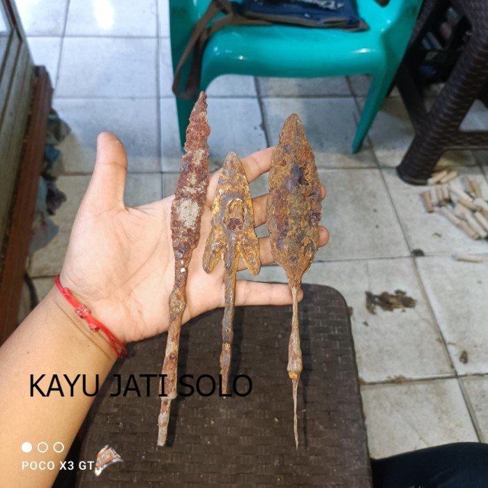 pusaka lokasian situs penggalian majapahit berupa mata tombak Antikan Terlengkap KJM8543