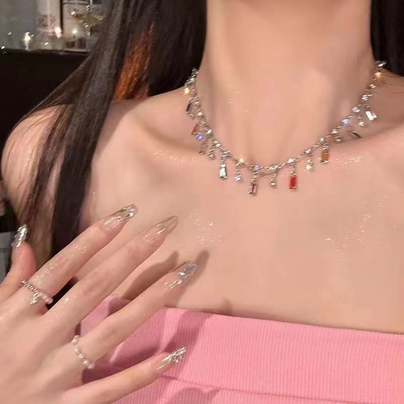 Kalung Zirkon Warna-Warni High-End Mewah Ringan Perempuan ins Niche Manis Keren Gaya Gadis Panas Rantai Klavikula Kalung All-Match Unik
