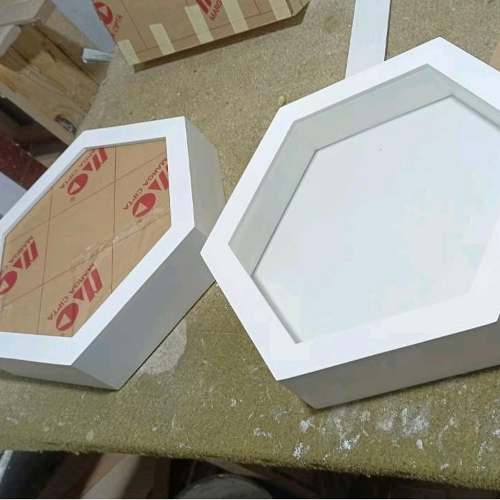 FRAME PIGURA MAHAR HEXAGONAL SEGI ENAM