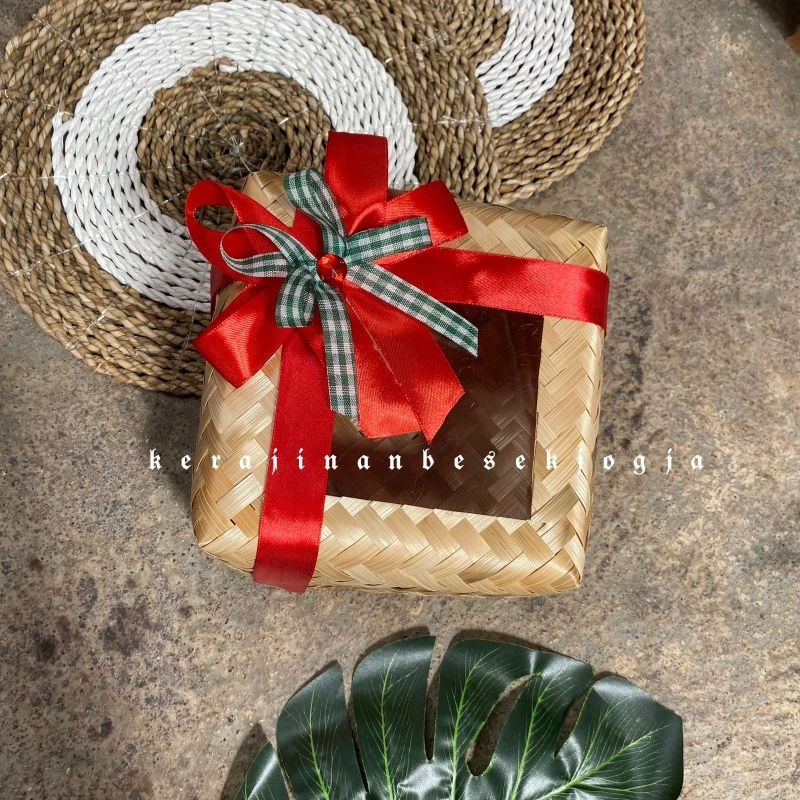 

GROSIR (NATAL 2023) READY BESEK MIKA PITA SPESIAL NATURAL NATAL besek mika besek pita besek hampers natal perayaan natal