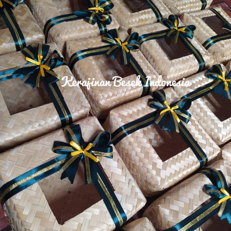 Anyaman bambu termurah GROSIR ( SEPASANG BESEK MIKA PITA NATURAL 18X18 CM ) besek hias / besek pita 