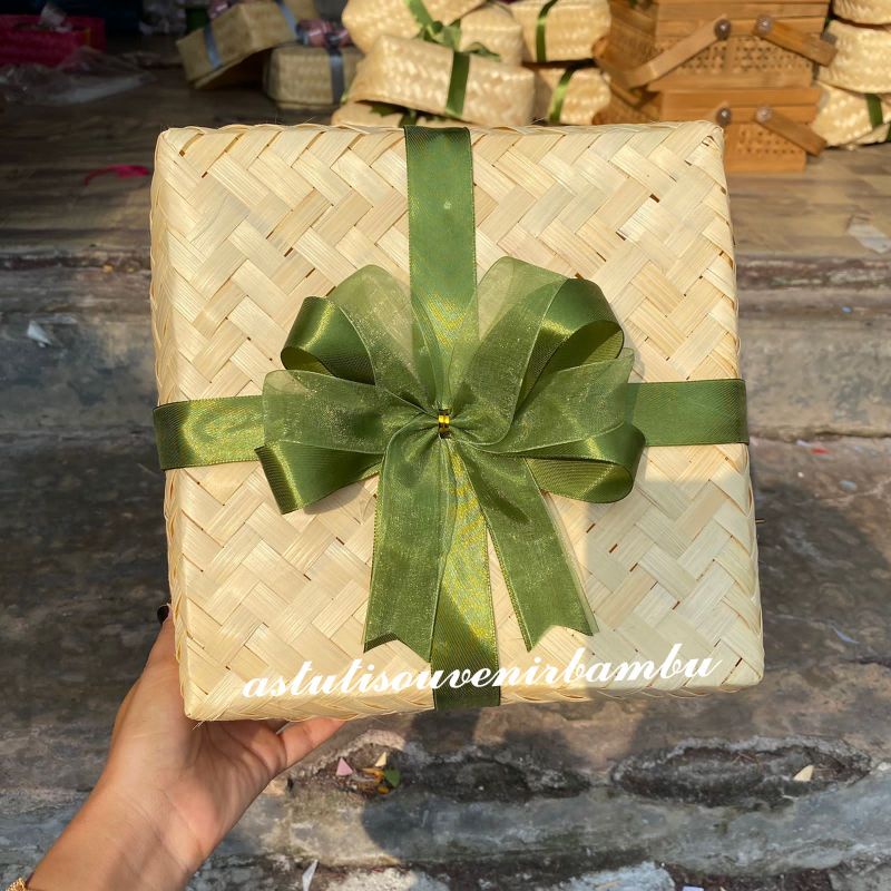 SEPASANG BESEK BLEACH HIAS PITA HIJAU ORGANDI besek hias besek bambu besek makan hampers seserahan p