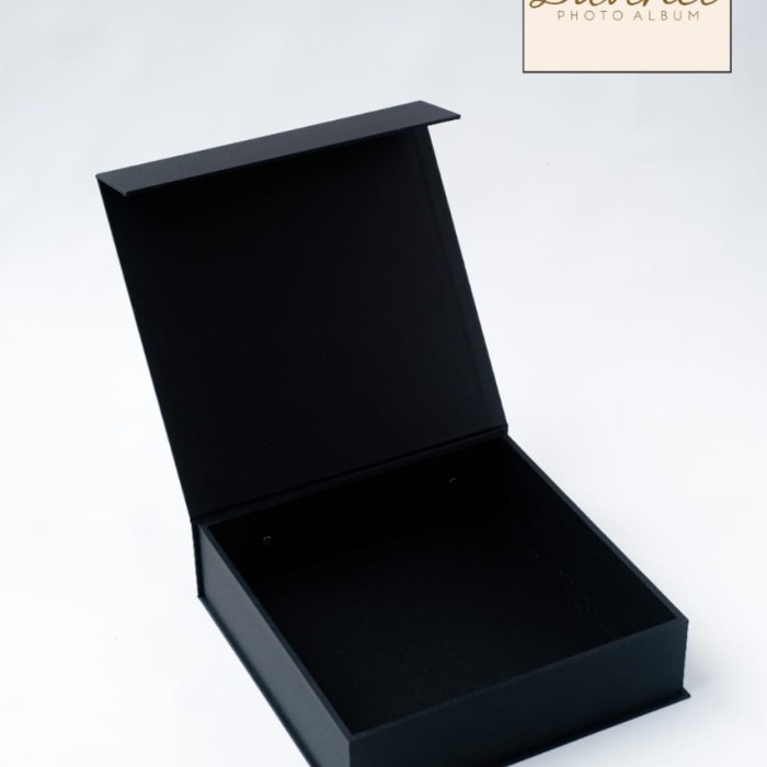 

kotak kado souvenir uk 30x30x8cm - Hitam