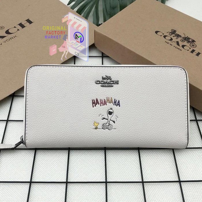 Dompet COACH Long Wallet Snoopy Edition White Leather Coach F16122 Bs