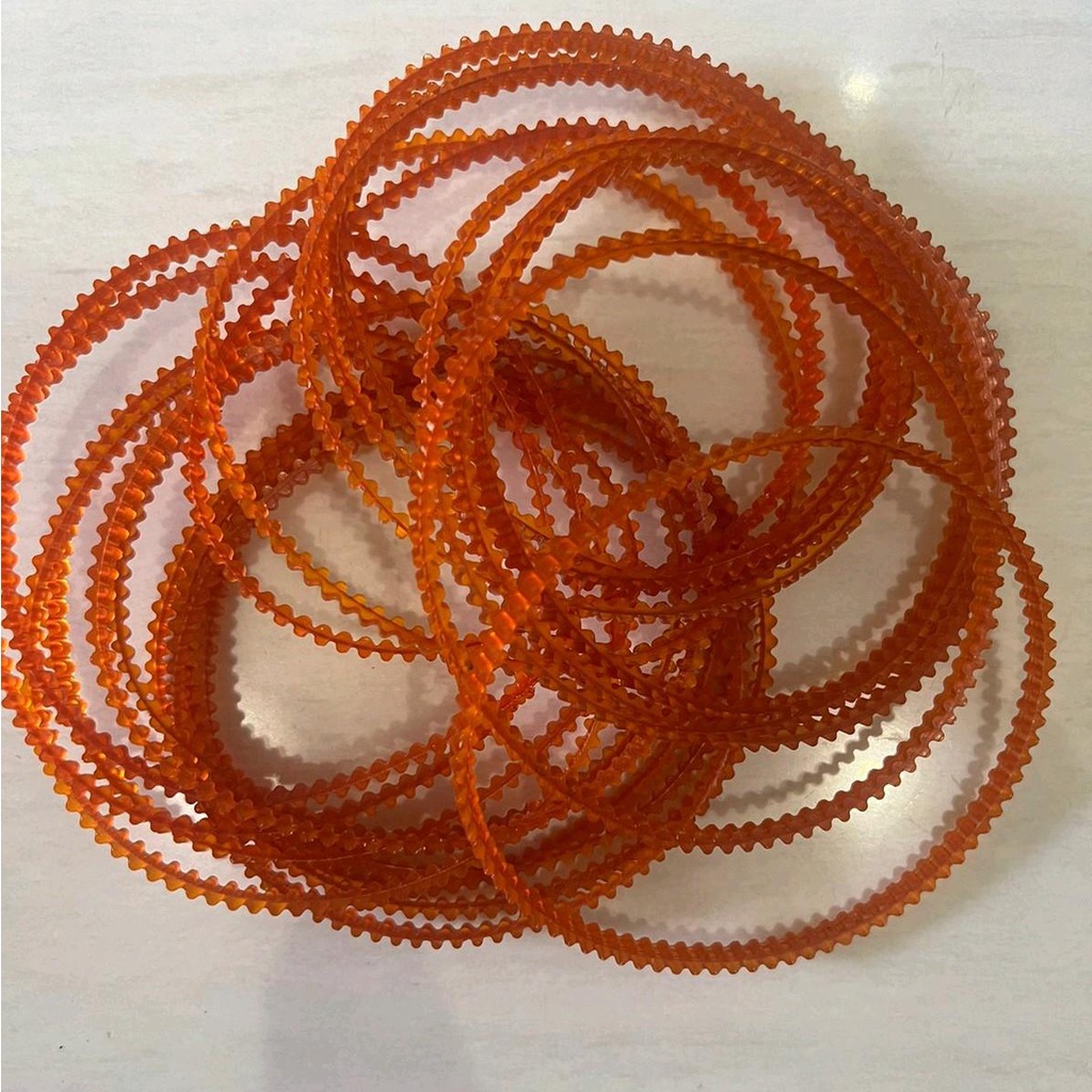 Tali dinamo mesin jahit klasik dan mesin obras.