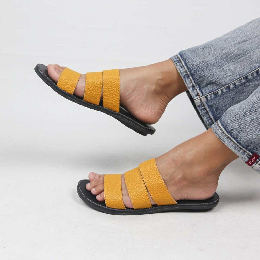 ILENA  Sandal Kulit Wanita Sandal Strap Papirut Series Sandal Look UP