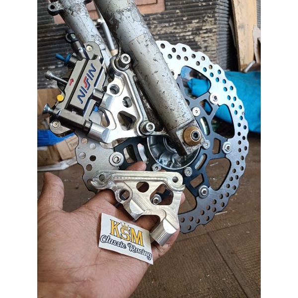 Brecket Kaliper breket caliper nisin 4piston monoblock untuk disck ukuran 300mili (Tiger /Mega pro )