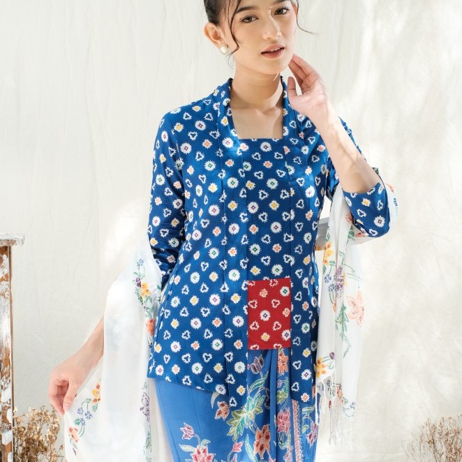

New Kebaya Batik Jumputan Lengan Panjang Meradelima Katun Biru - XS