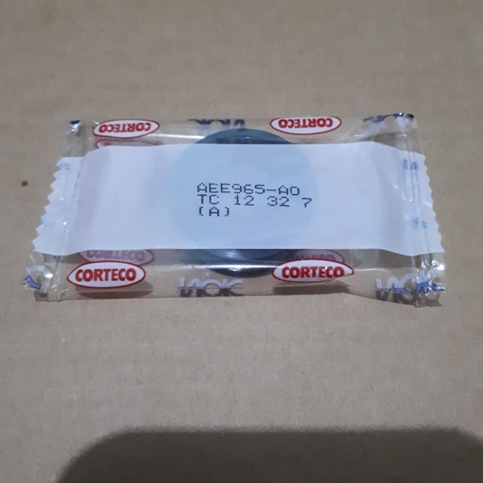 OIL SEAL TC 12 32 7 . TC 12 X 32 X 7 JEPANG NBR -BC92