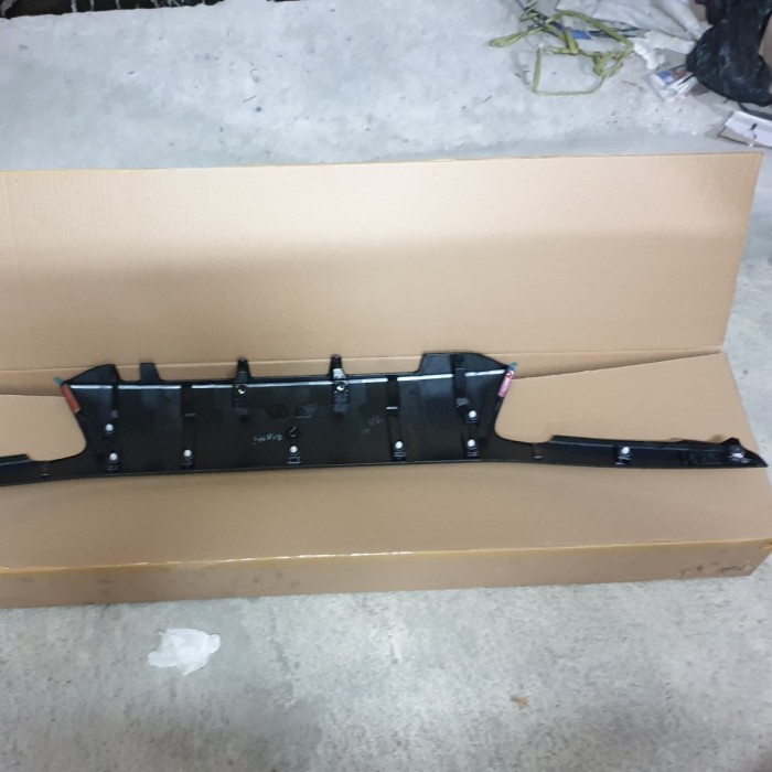 Garnish Bagasi Tailgate Asli Mitsubishi Xpander Xpander Cross