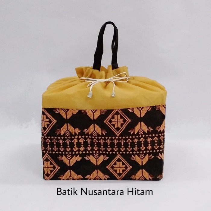 

Tas Serut Batik Spunbond / Tas Hajatan / Tas Kotak 22cm - Hitam Batik