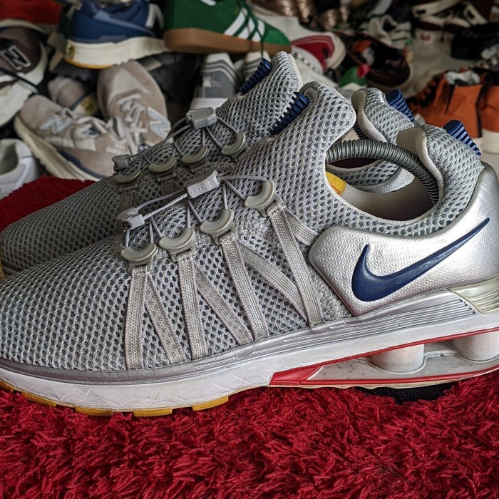 Sepatu sneakers runing second original nike shox gravity silver 42