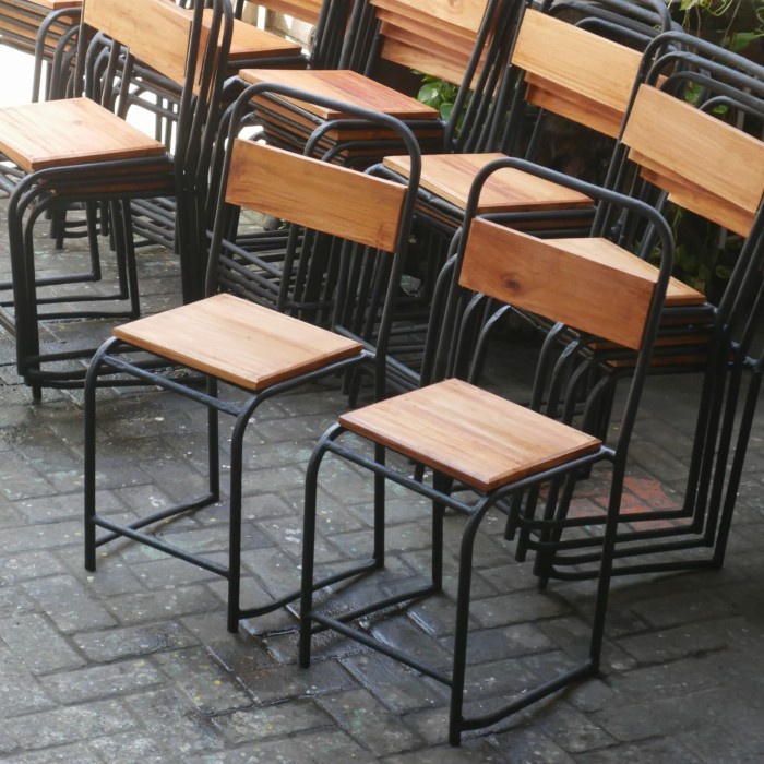 Kursi Cafe/Kafe Besi dan Kayu Minimalis