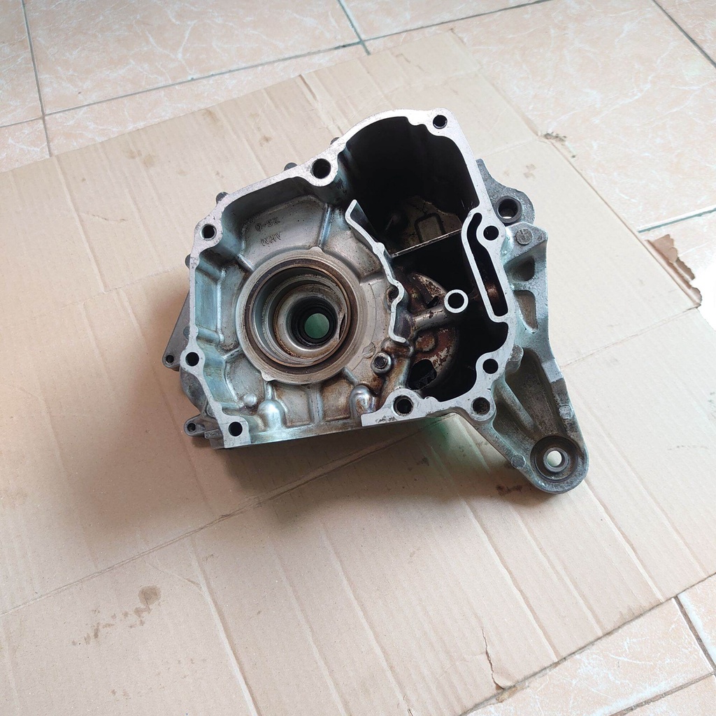 Crankcase rengkes kalter kanan Beat Fi 2013 - 2014 Non ESP kode Part KZLA