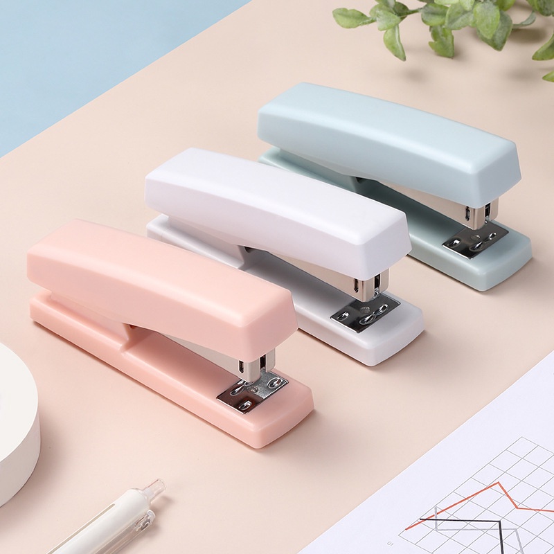 

BEST STAPLER WARNA PASTEL AESTHETIC KAPASITAS 20 LEMBAR / STAPLES WARNA PASTEL AESTHETIC PGS