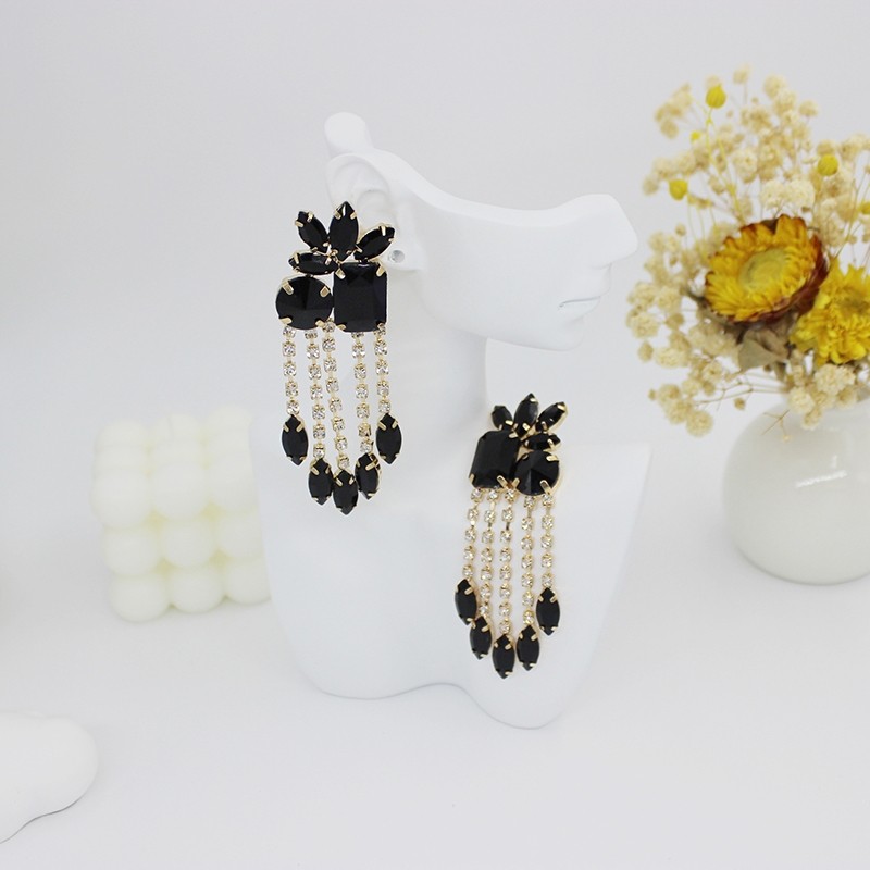 Anting Berlian Elegan Hati Hitam untuk Wanita Anting-anting Pejantan Rumbai Panjang Kristal m199