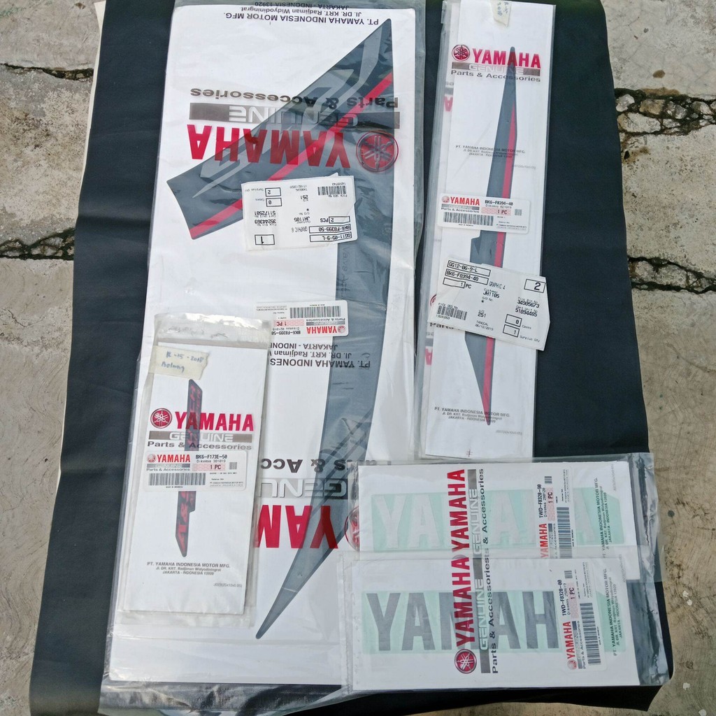 STIKER MOTOR STRIPING YAMAHA R15 V3 2018 2019 HITAM METALIK ORIGINAL