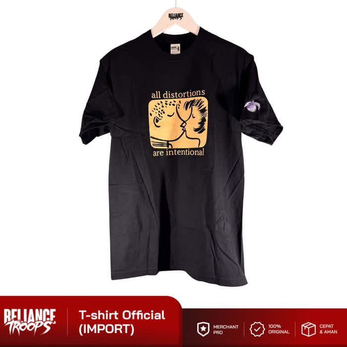 T-shirt Official | Neck Deep - Kissing Couple