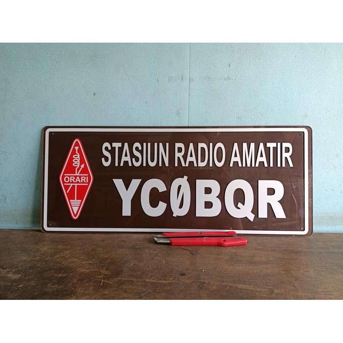 MUMPUNG PROMO PAPAN CALLSIGN ORARI ACRILIK TEBAL 3mm  tulisan mengunakan cutting stiker scotlight  u