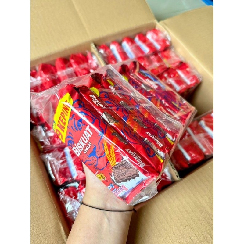 

Biskuat Cokelat per pack isi 10 bungkus ( perbungkus isi 9 keping biskuit ) Kartonan atau 1 Dus isi 10 pack