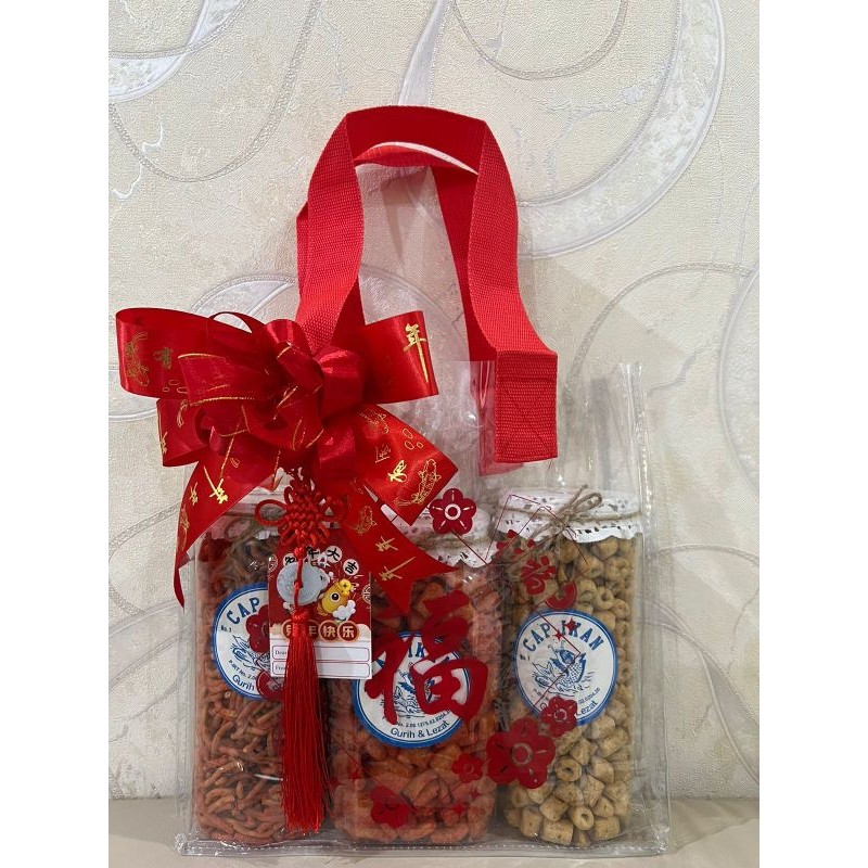 

Parcel Imlek Chinese New Year - Hampers Imlek Snack Cap Ikan - Hampers CNY Kerupuk isi 3 Toples