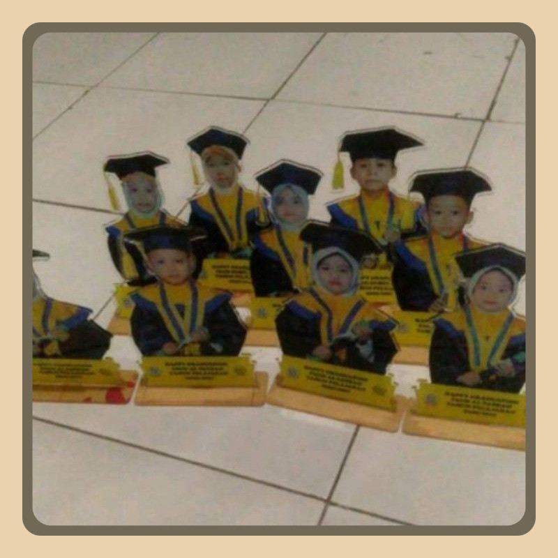 Piala wisuda TK Akrilik