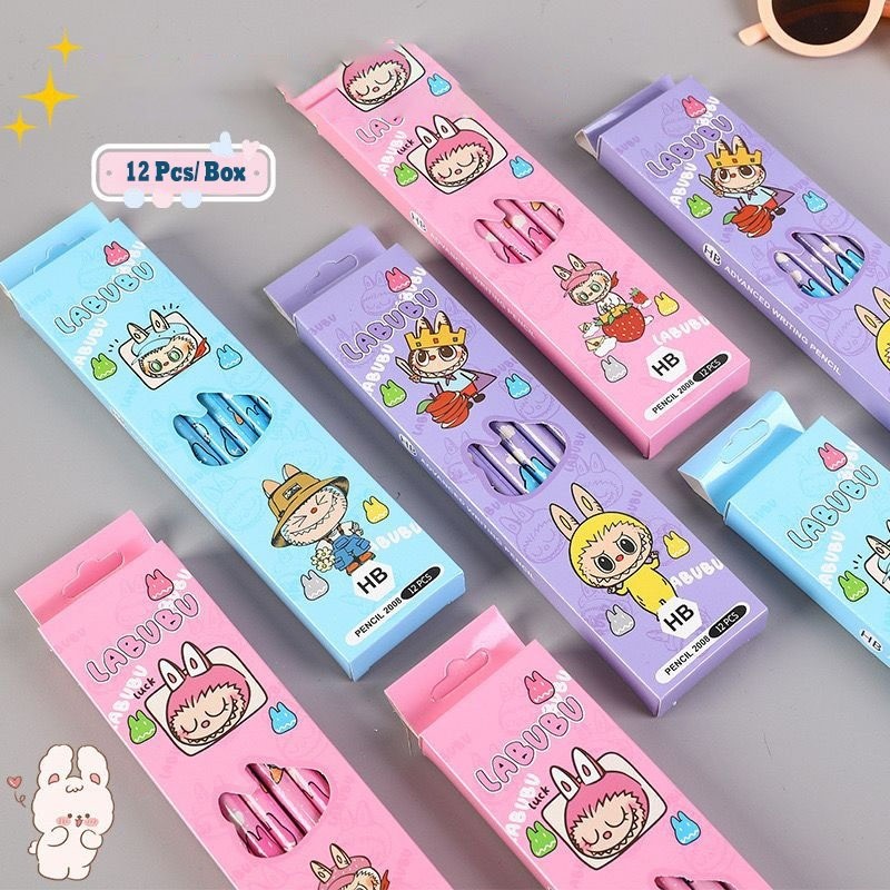 

davedesign #ST139 (1 KOTAK ISI SELUSIN / 12PCS) PENSIL KAYU PENGHAPUS HB KARAKTER LABUBU PENSIL ANAK SEKOLAH WARNA BIRU PINK UNGU ALAT TULIS SEKOLAH FANCY SOUVENIR HAMPERS ACARA ULANG TAHUN