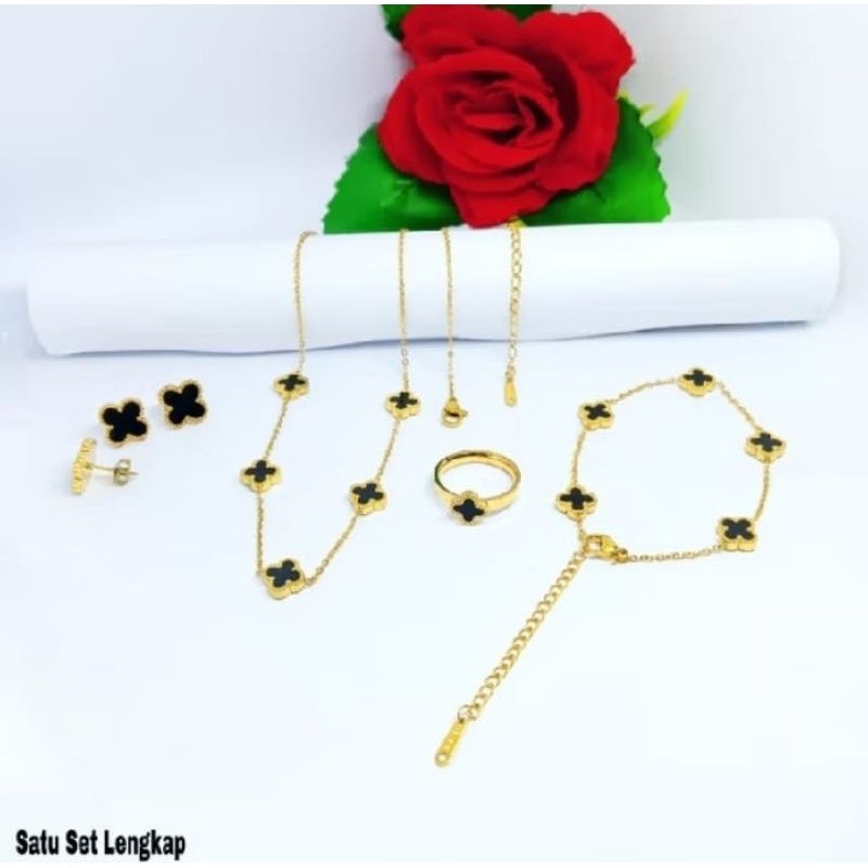 TERLARIS SATU SET PERHIASAN MODEL TITANIUM SET PERHIASAN WANITA
