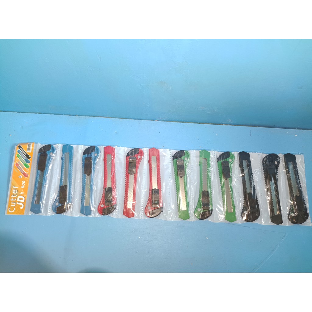 

Cutter JD-K 500 Pisau Cutter (1 renteng isi 12 pcs)