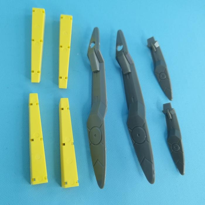 HG 00 1/144 Junk Parts (Gundam Seravee GN Bazooka II, GN-X, Condenser)