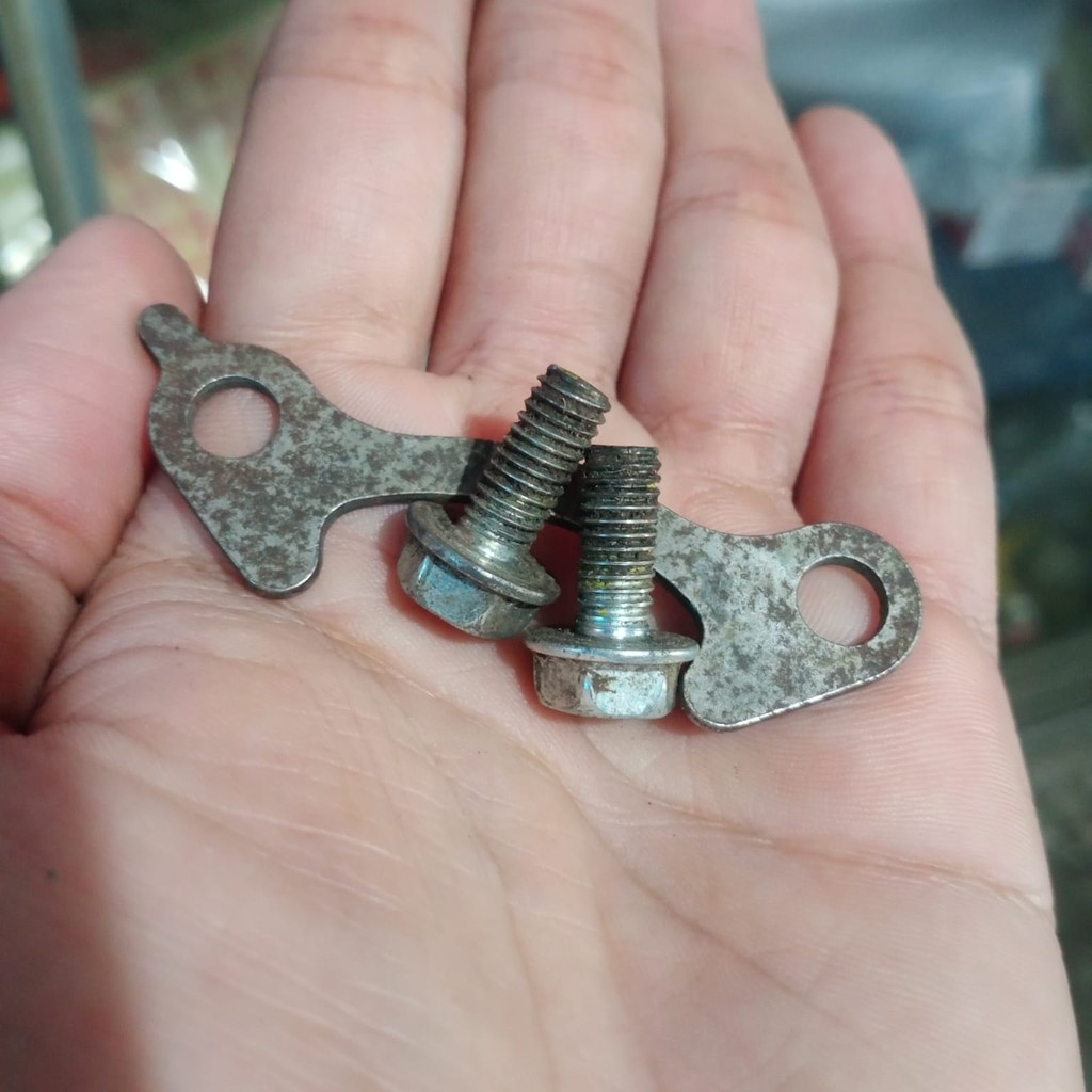 Kancingan klem Pengunci Bearing Gardan As Vario 110 Old Lama Karbu Karburator