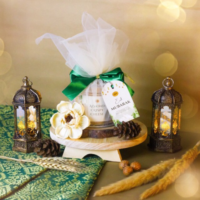

Mini Hampers Lebaran Idul Fitri 2025 - Parcel Bingkisan Aesthetic Ramadhan - Almond Crispy Cheese - Cookies / Kue Kering Premium by @almondcrispy.id