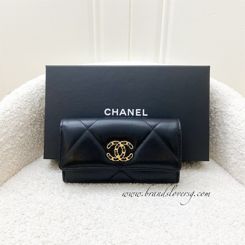 (Brand new) Chanel 19 Medium Flap Wallet in Black Lambskin and AGHW