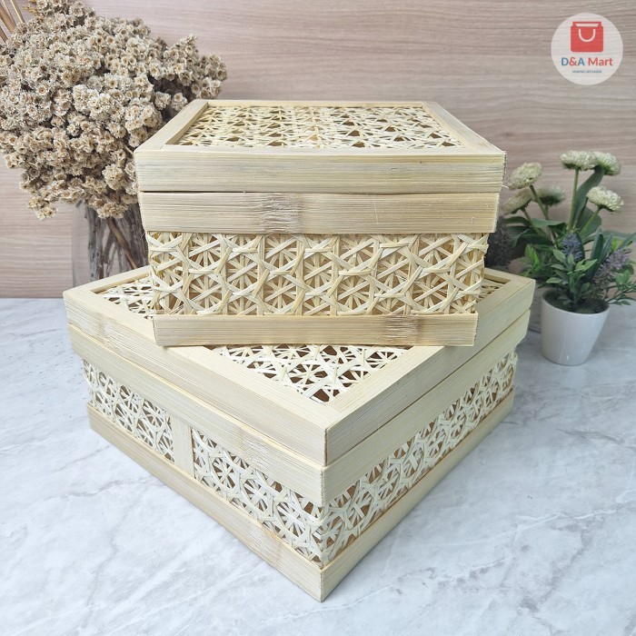Keranjang Kotak Anyaman Bambu Alami Motif Batik Home Decor