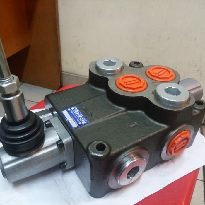 

NUCLEO Hand Directional Valve DP120/1