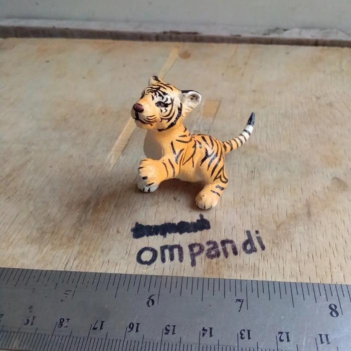 EO99 figure hewan anak harimau oren