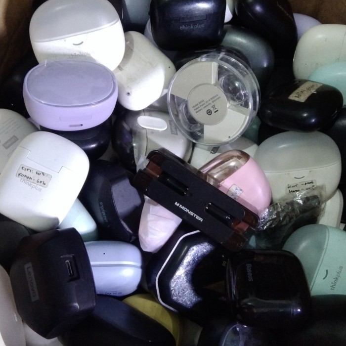 tempat case headset tws baseus, monster dan lenovo
