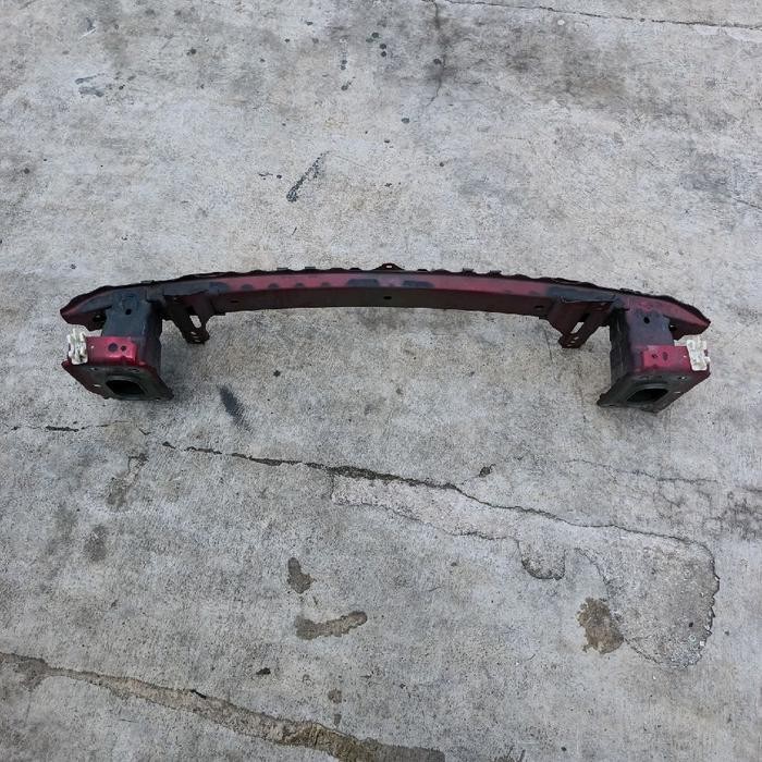 Beam comp / palang besi tulang dudukan bemper depan Mobil Ford fiesta asli ori copotan