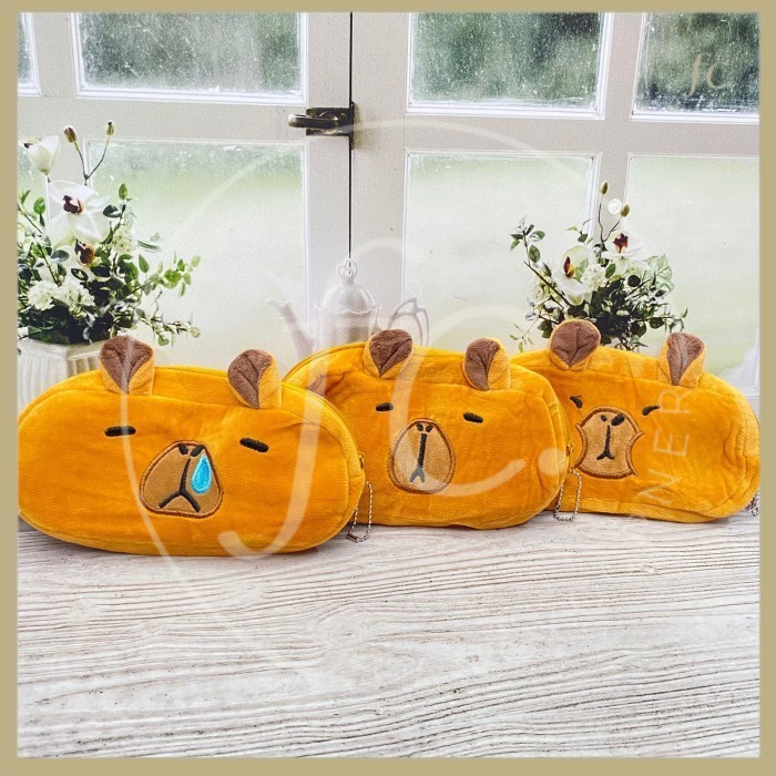 

Tempat Kotak Pensil Pouch Capybara Bahan Kain Lembut Halus Bludru Velvet Perlengkapan Sekolah ATK Anak Harga Grosir Ready COD