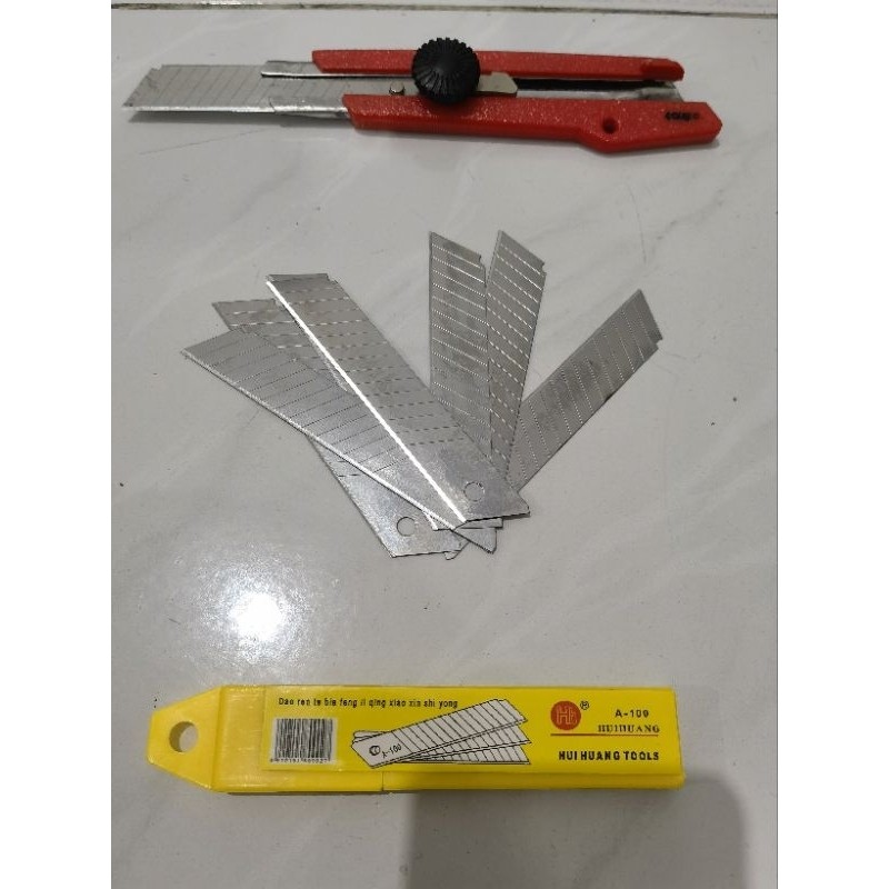 

isi atau reffill pisau cutter Besar L500 isi 10 pcs (tube)