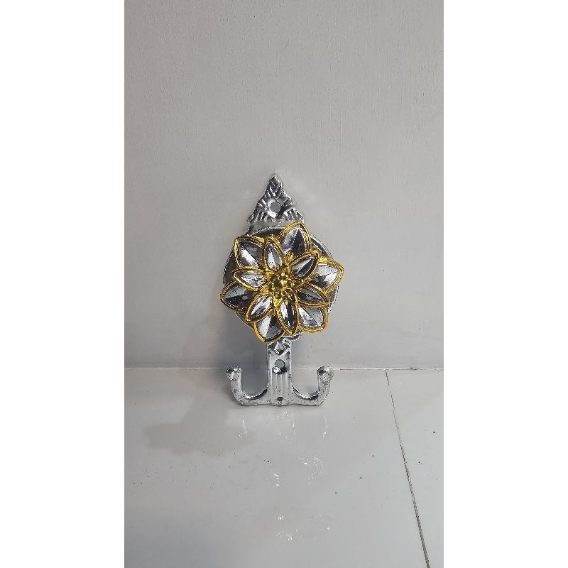 hook gorden model melati bahan besi kuat dan mewah berfungsi untuk mencantolkan tali gorden dan memb