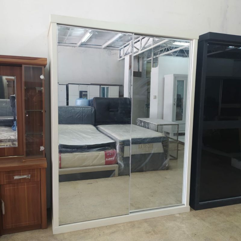 Lemari Sliding Bahan HPL/Candra Furniture