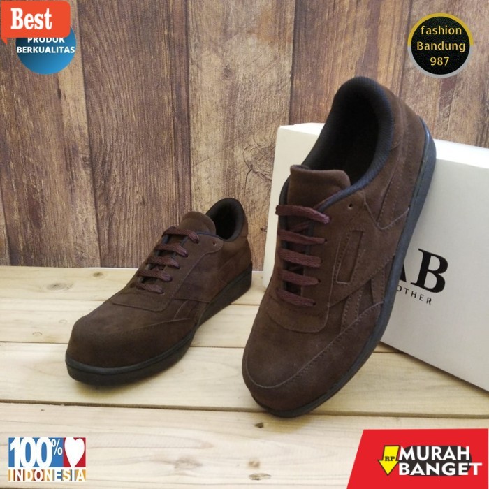 sepatu safety terbaik Sepatu Safety Sport Ujung Besi Sepatu Safety Sneakers - Hitam, 40