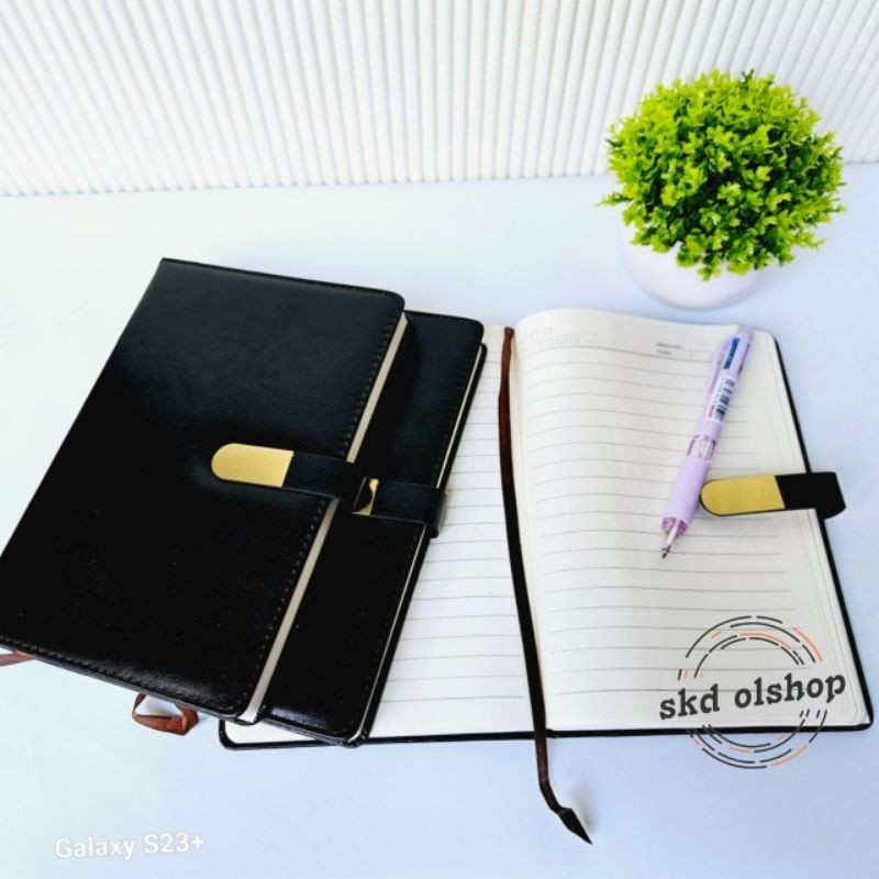 

PROMO HARI INI Agenda kulit notebook kulit a5 kancing magnet ( terima cetak costume logo)
